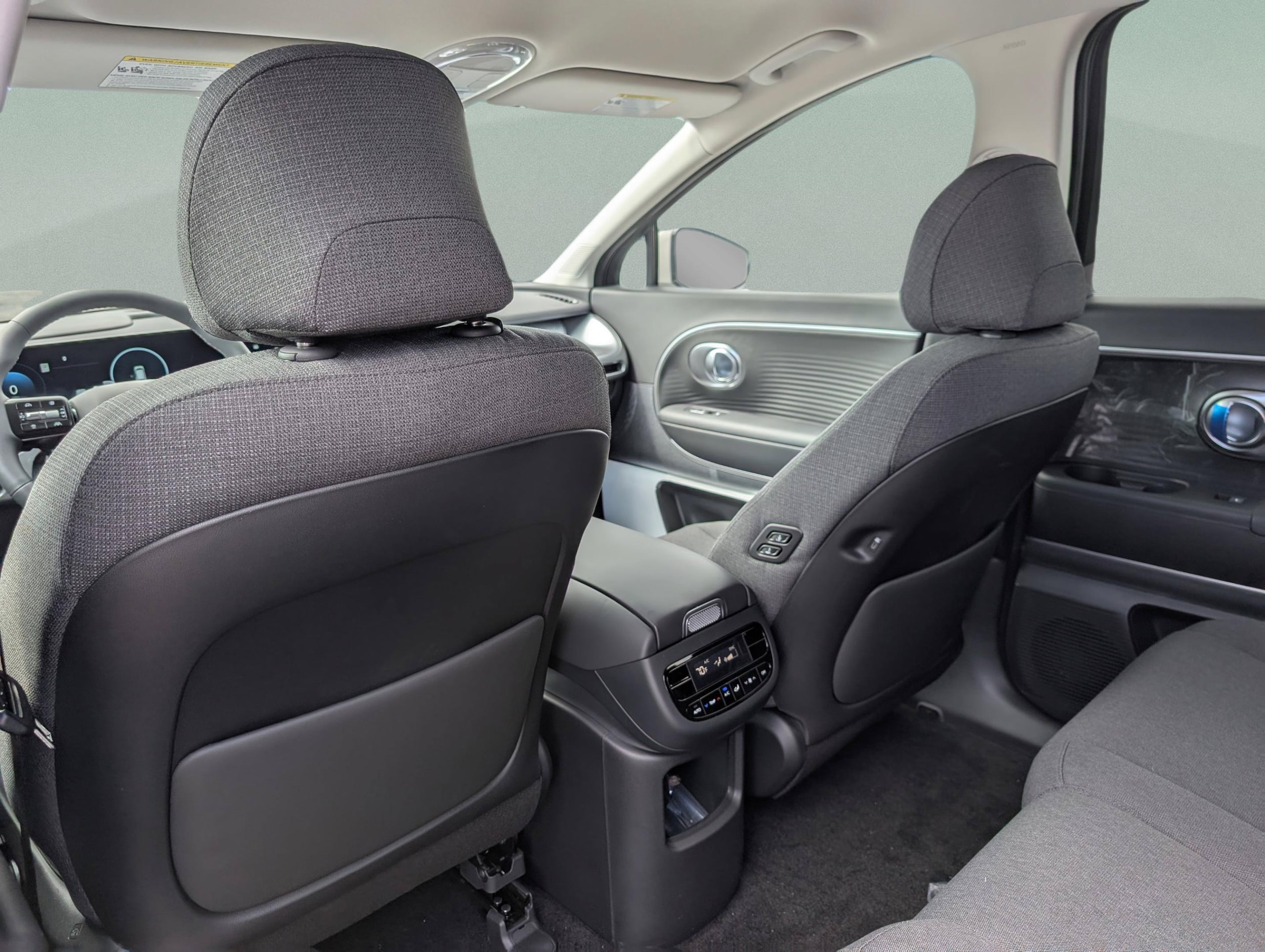 2026 Hyundai IONIQ 9 SE - Photo 16