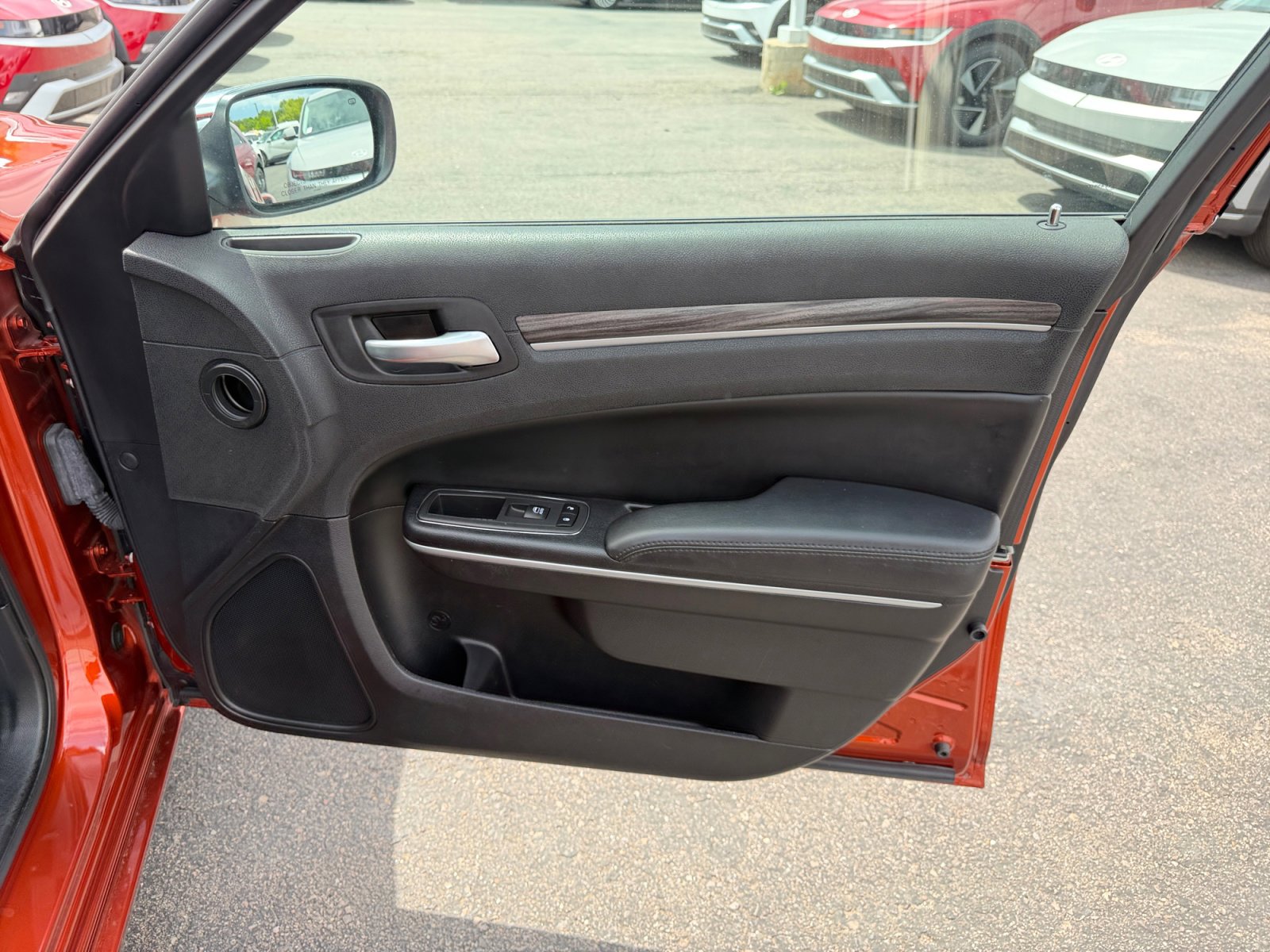 2020 Chrysler 300 Touring - Photo 16