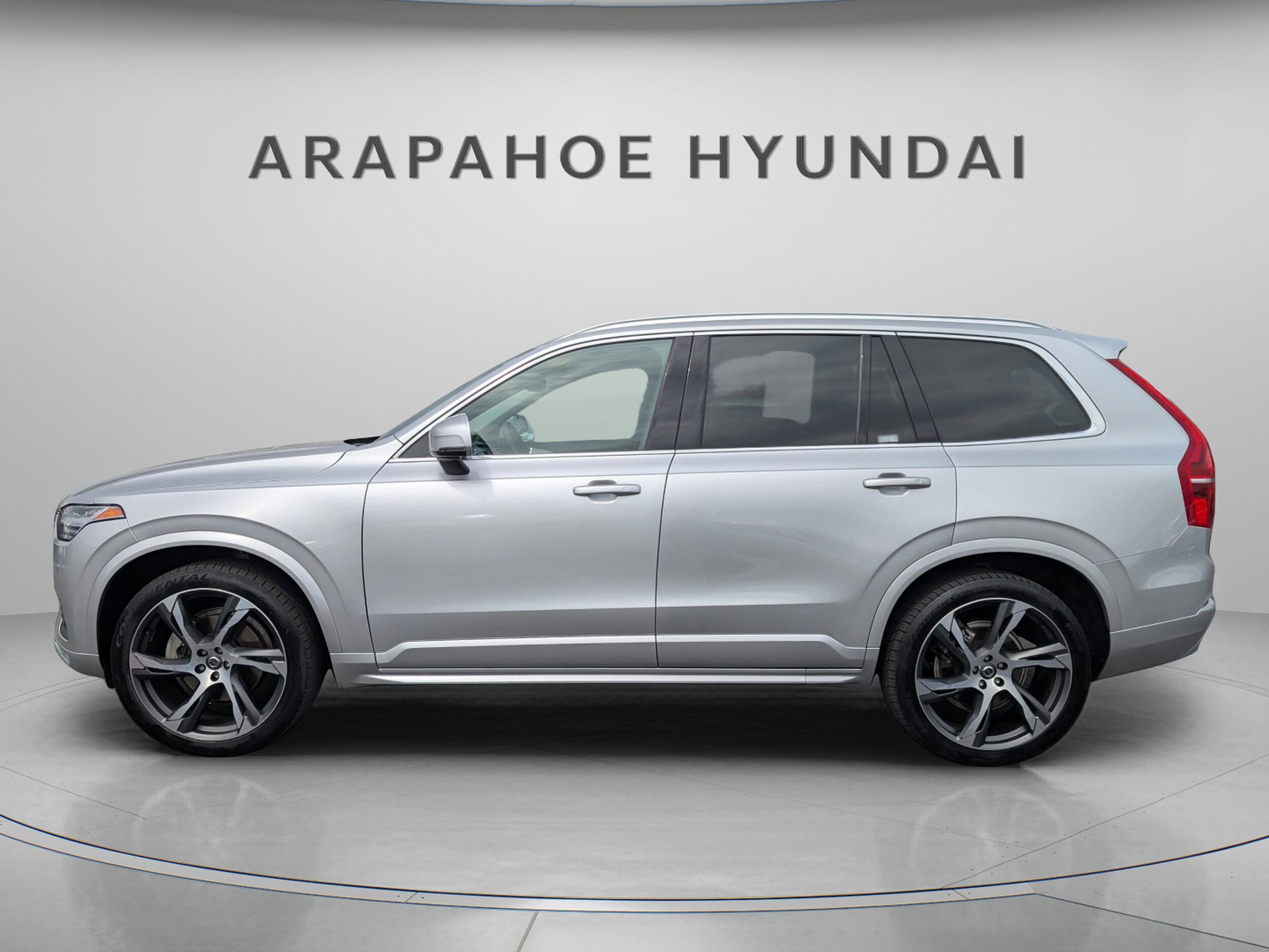 2022 Volvo XC90 T5 Momentum photo 2