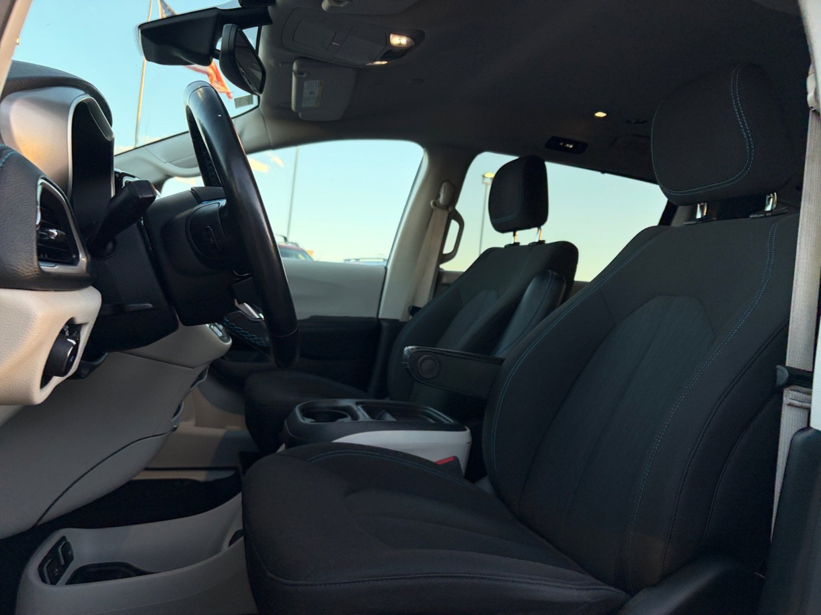 2021 Chrysler Pacifica Hybrid Touring - Photo 12