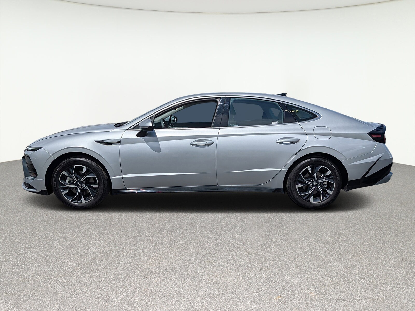 Used 2024 Hyundai Sonata SEL with VIN KMHL64JA5RA362337 for sale in Centennial, CO