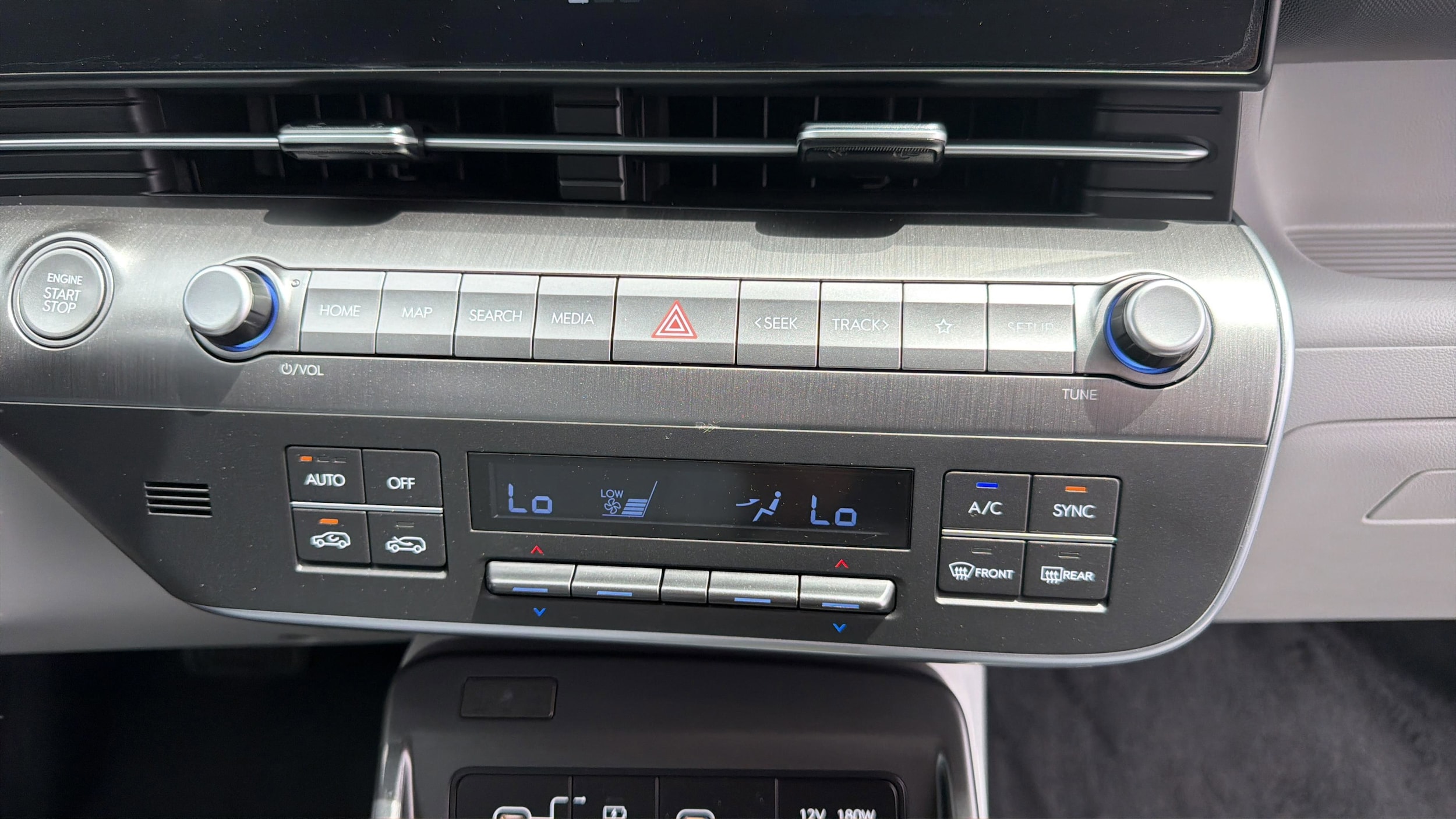 2025 Hyundai Kona SEL Convenience - Photo 29