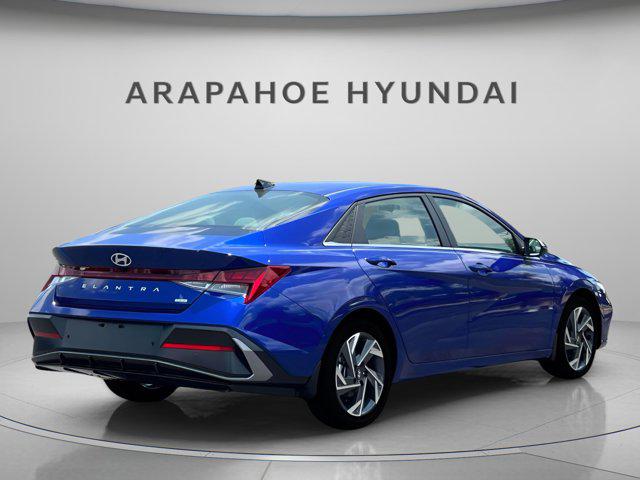 2025 Hyundai Elantra Limited - Photo 6