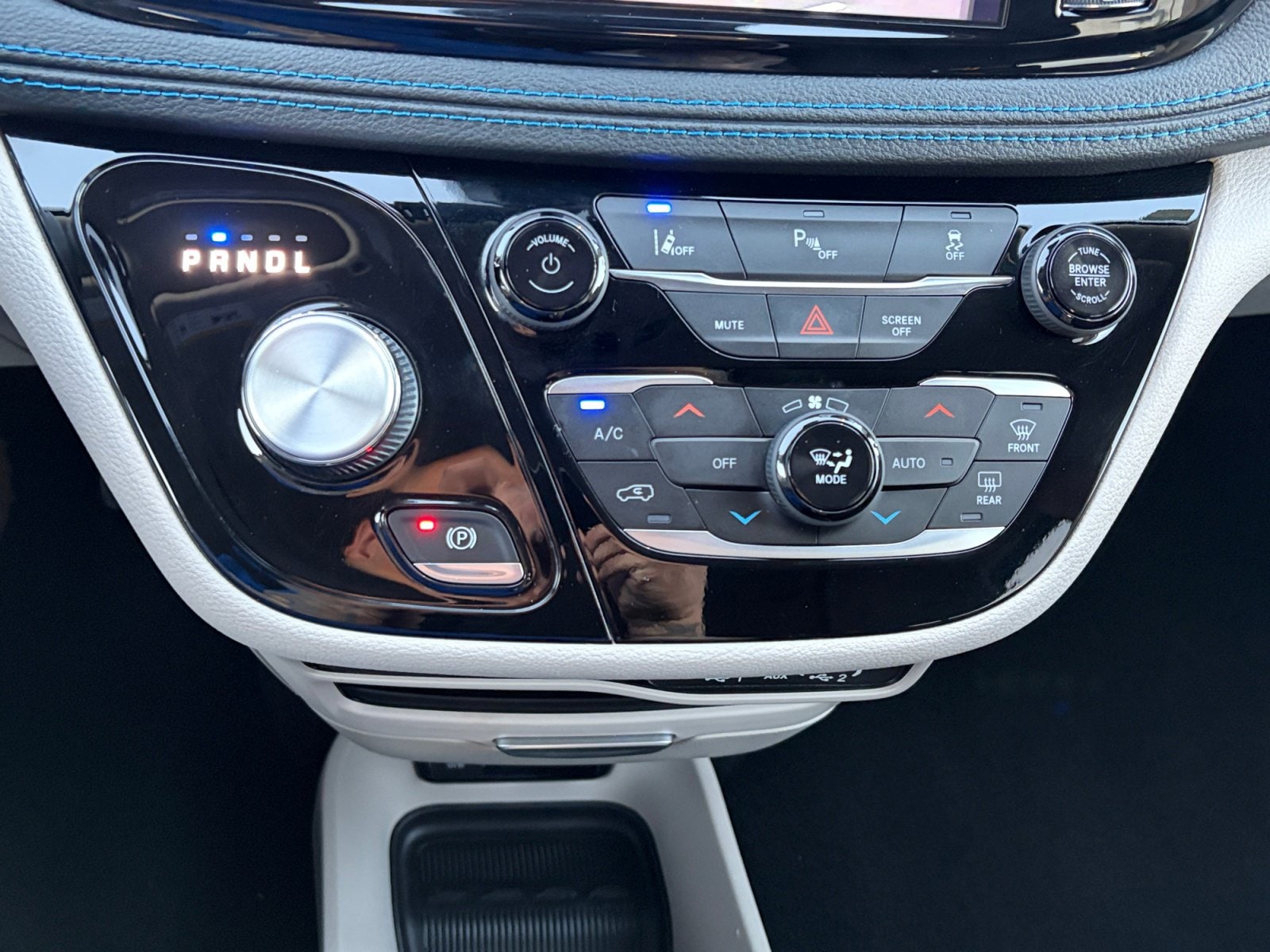 2021 Chrysler Pacifica Hybrid Touring - Photo 25