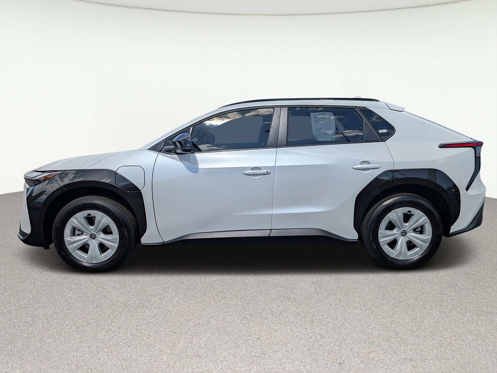 2024 Toyota bZ4X XLE photo 2