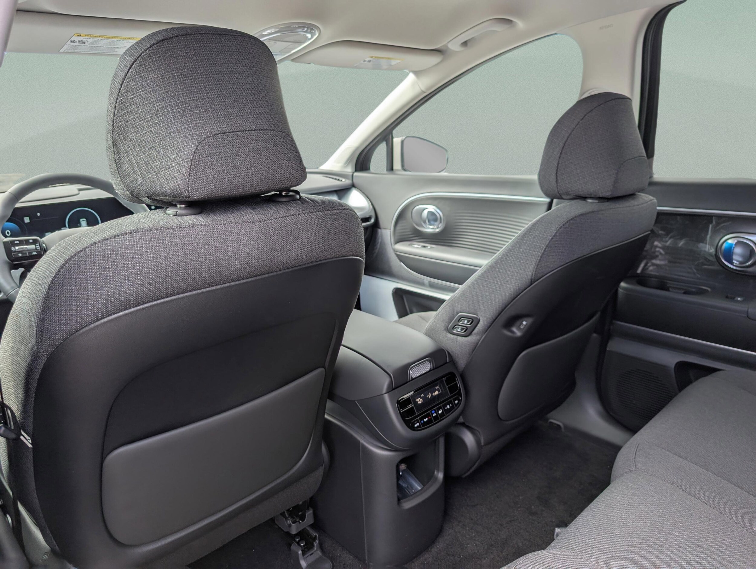 2026 Hyundai IONIQ 9 SE - Photo 16