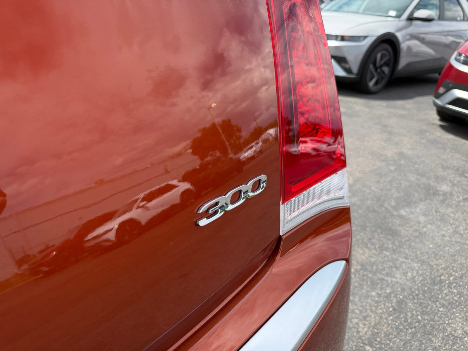 2020 Chrysler 300 Touring - Photo 24