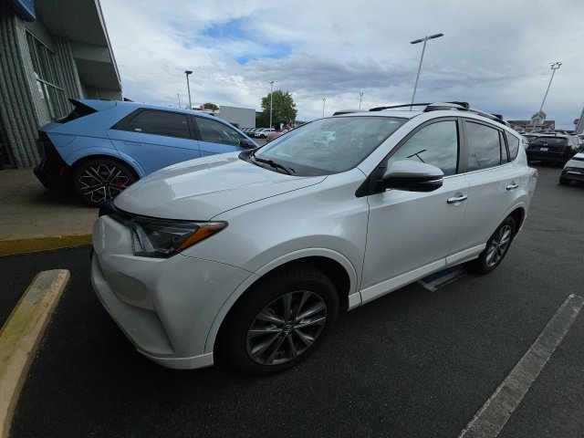 2017 Toyota RAV4 Platinum photo 2