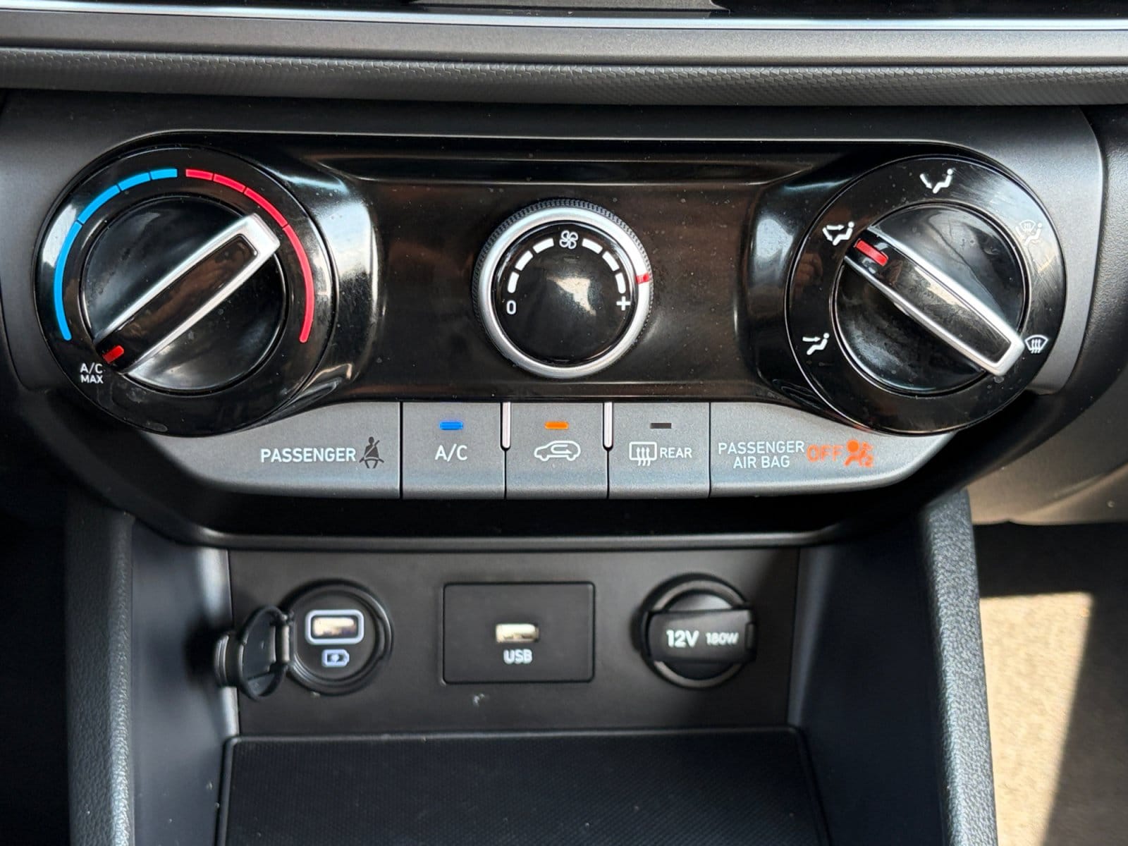 2023 Hyundai Kona SE - Photo 24
