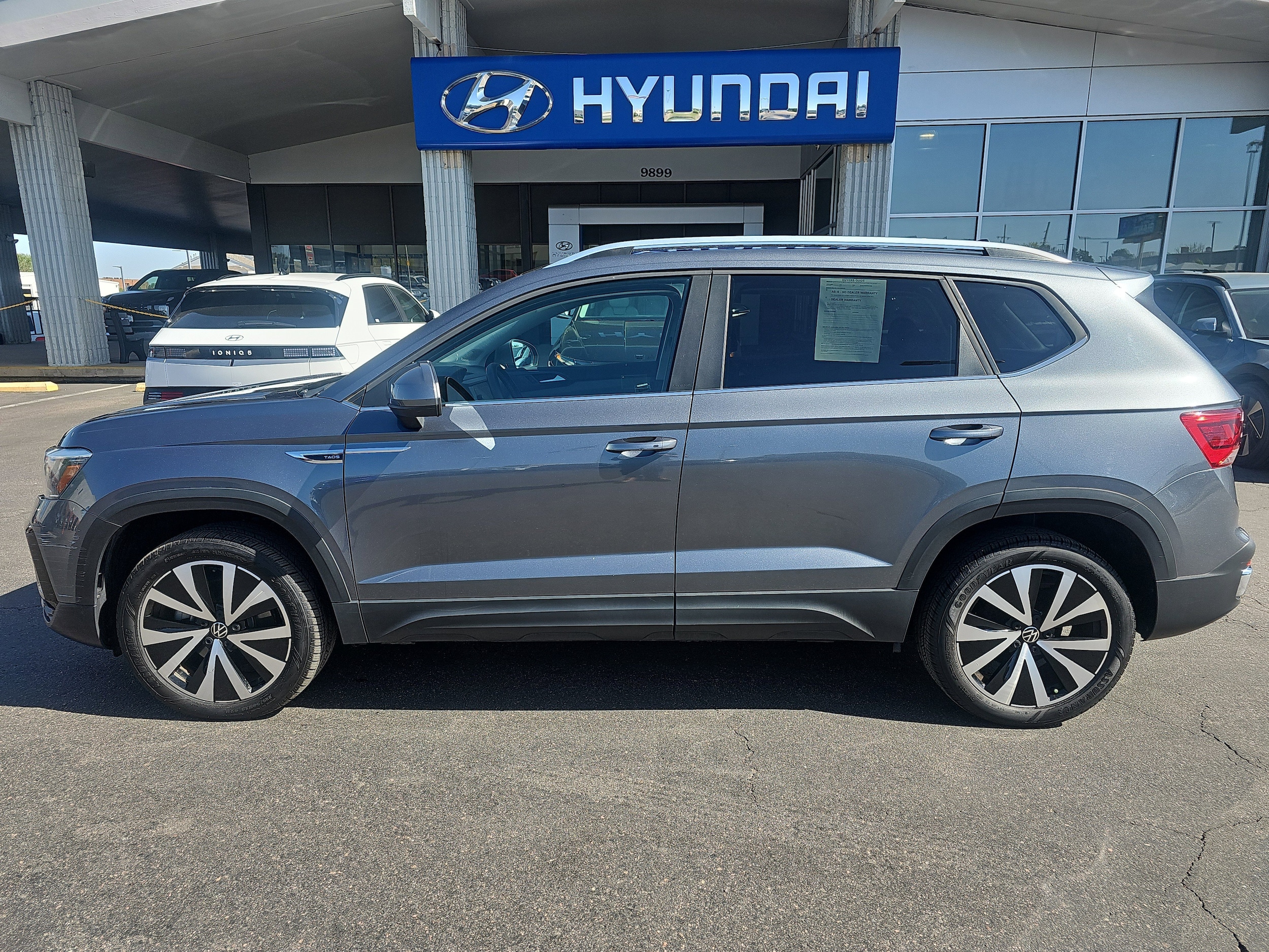 Used 2022 Volkswagen Taos SE with VIN 3VVRX7B24NM020932 for sale in Centennial, CO