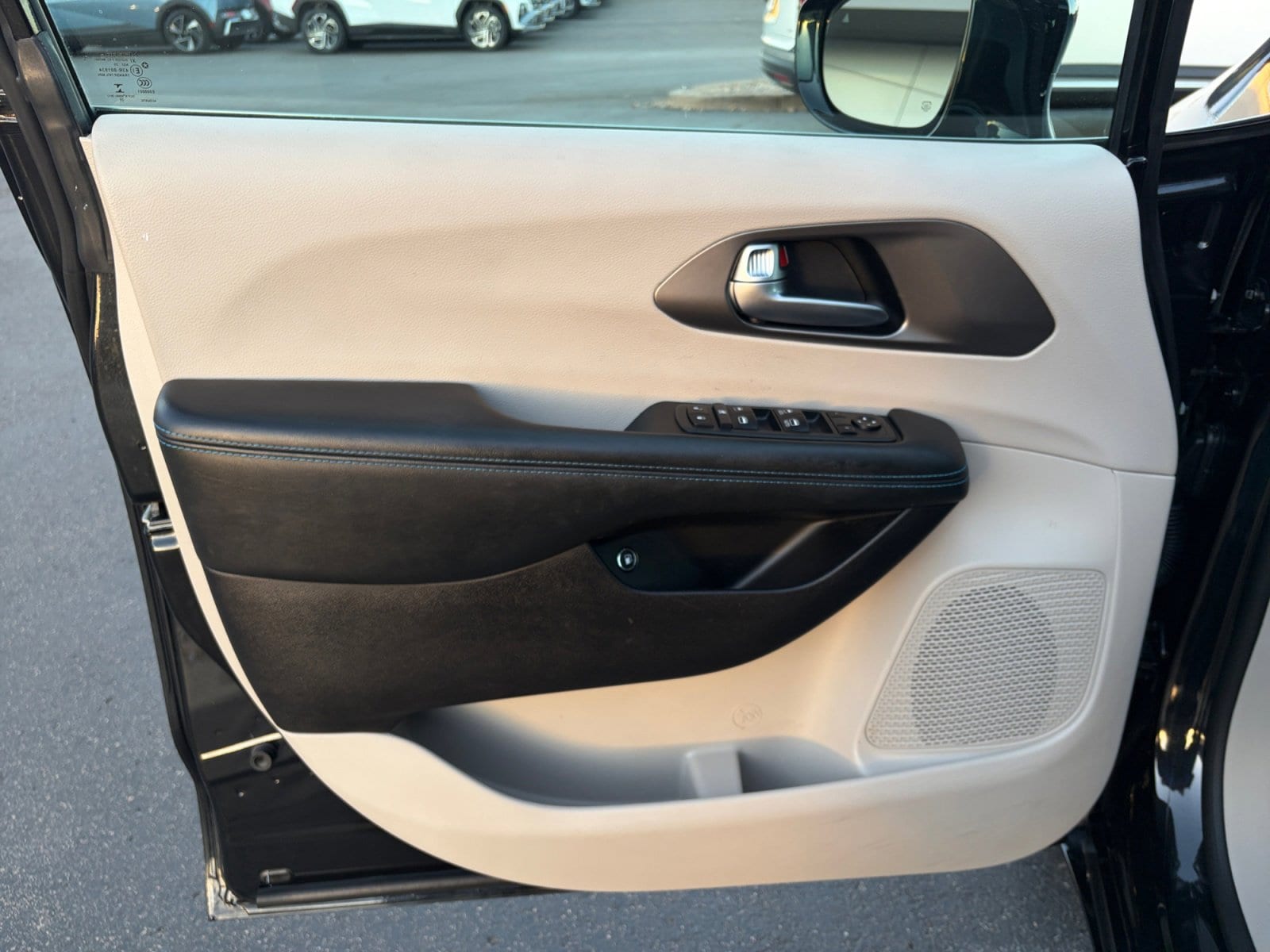 2021 Chrysler Pacifica Hybrid Touring - Photo 14