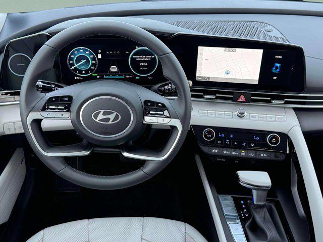 2025 Hyundai Elantra Limited - Photo 17
