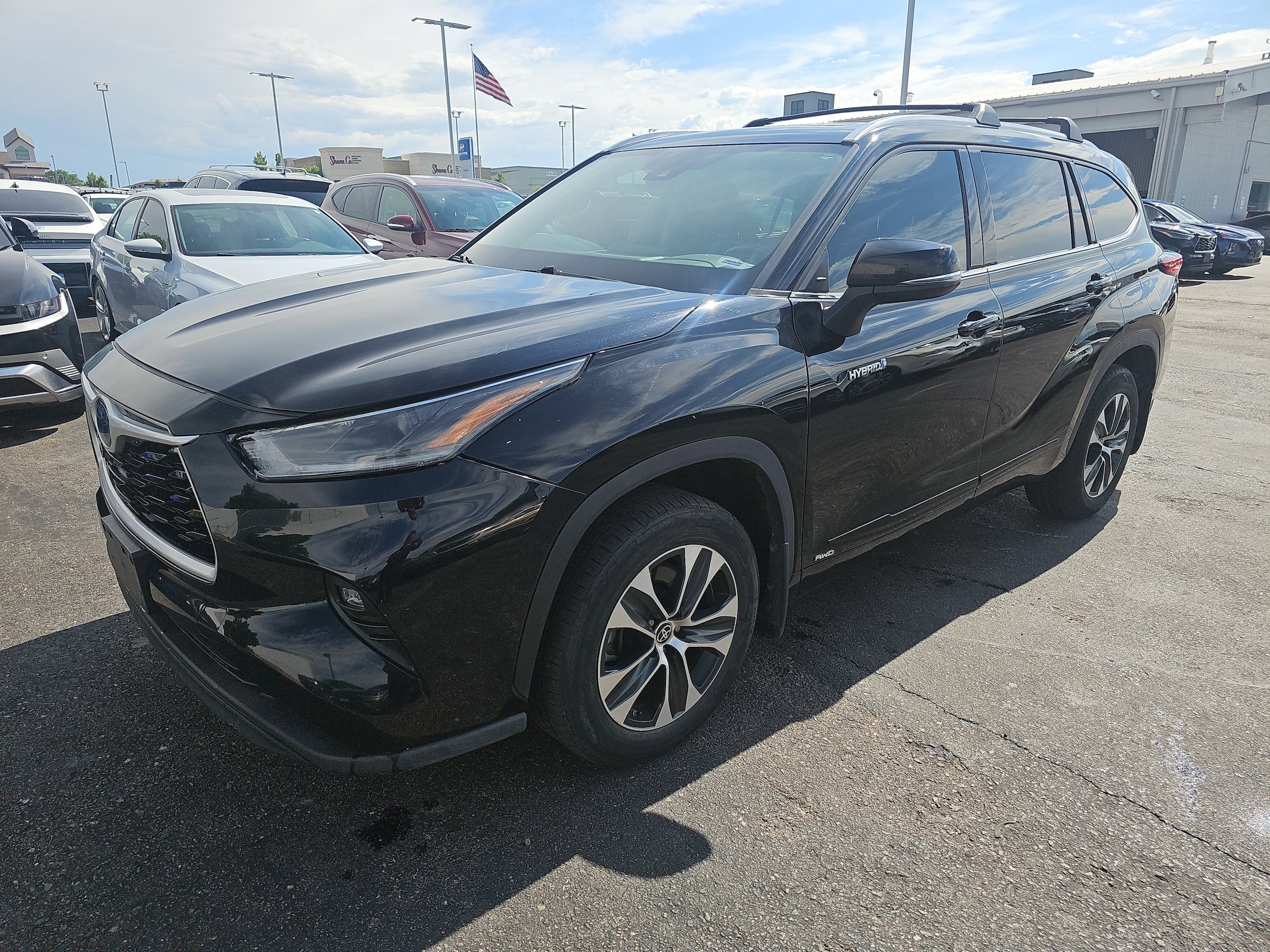 Used 2021 Toyota Highlander XLE with VIN 5TDHBRCH9MS529081 for sale in Centennial, CO
