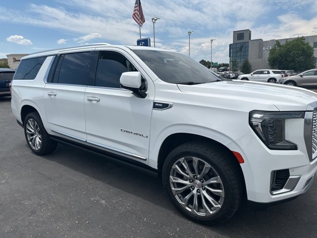 2022 Gmc Yukon XL Denali photo 2