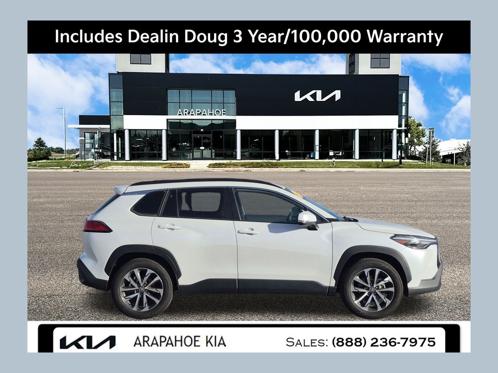 2024 Toyota Corolla Cross XLE's photo