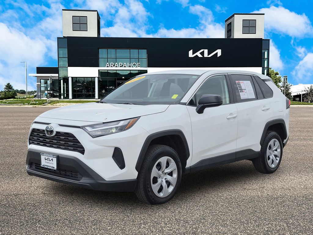 2024 Toyota Corolla Cross XLE photo 4