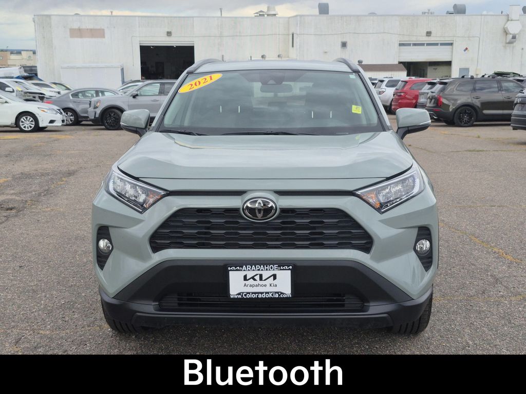 2021 Toyota RAV4 XLE photo 2