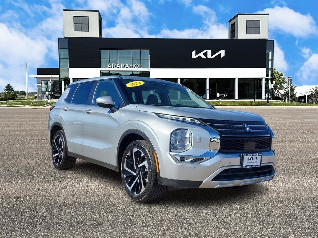 Used 2024 Mitsubishi Outlander SE with VIN JA4J4VA89RZ051669 for sale in Centennial, CO
