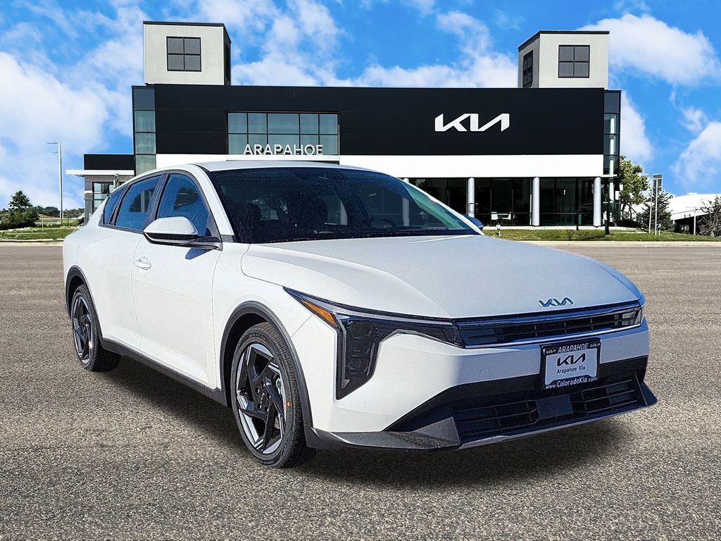 2025 Kia K4 EX photo 2