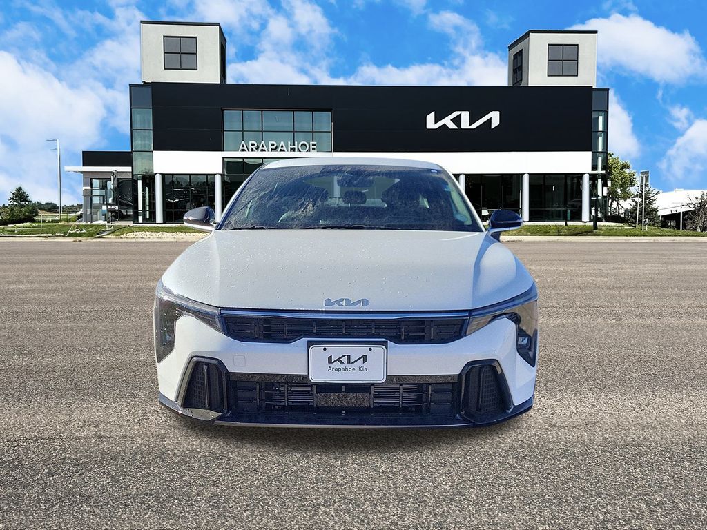 2025 Kia K4 GT-Line photo 3