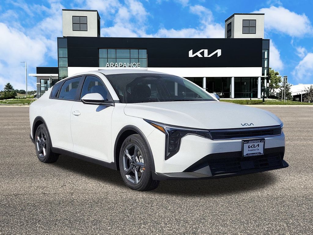 2025 Kia K4 LXS photo 2