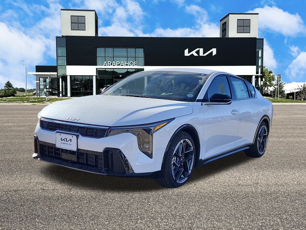 2025 Kia K4 GT-Line photo 4