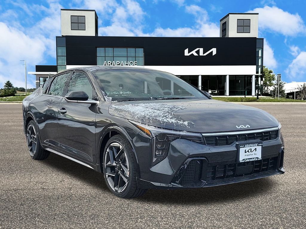 2025 Kia K4 GT-Line photo 2