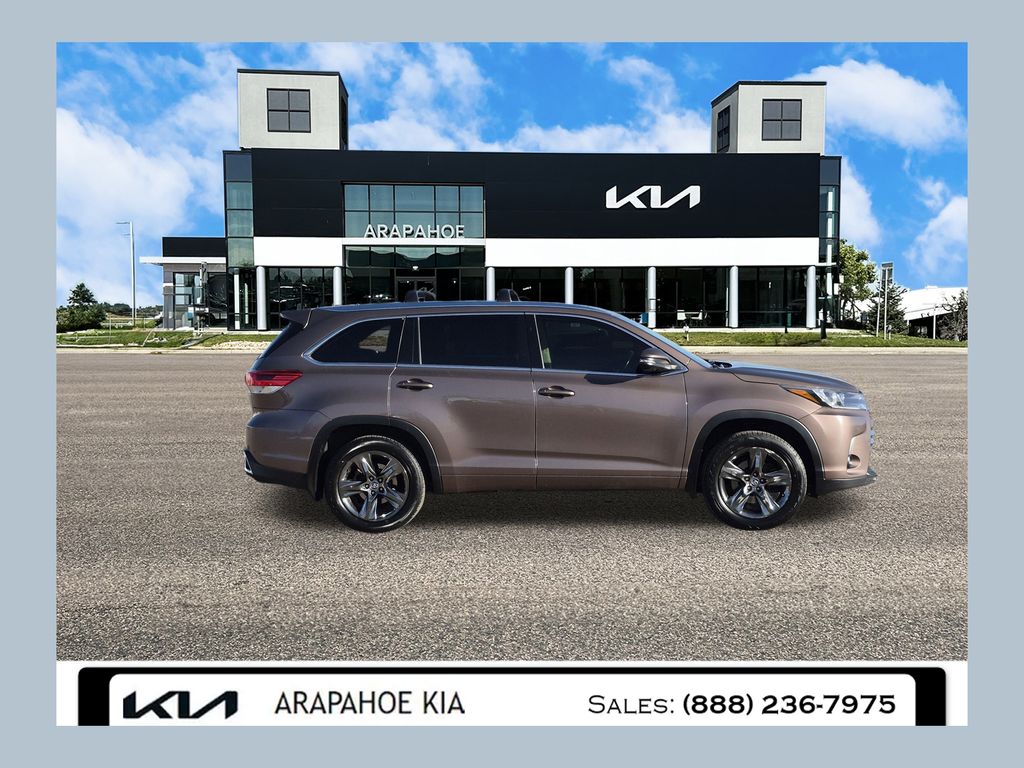 2017 Toyota Highlander Limited Platinum's photo