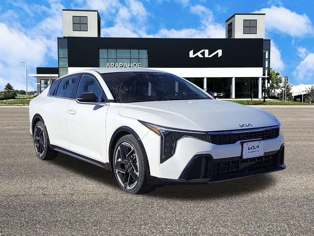 2025 Kia K4 GT-Line photo 2