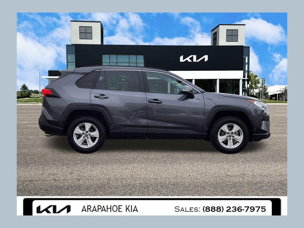 2019 Toyota RAV4 XLE's photo