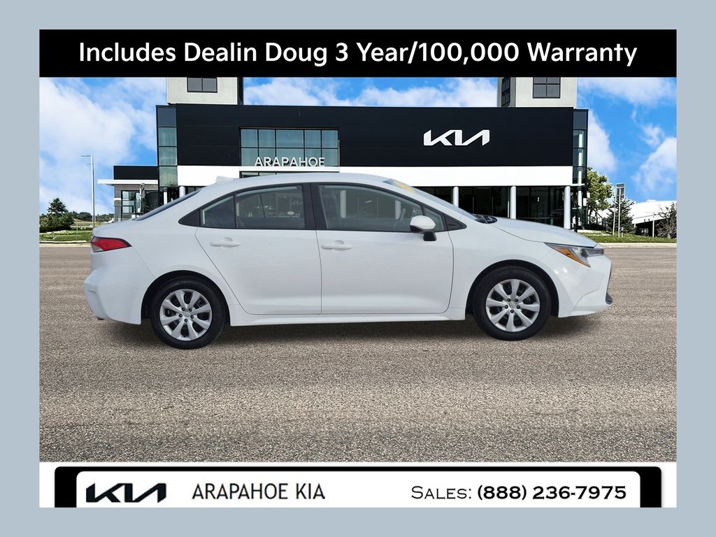 2024 Toyota Corolla LE's photo