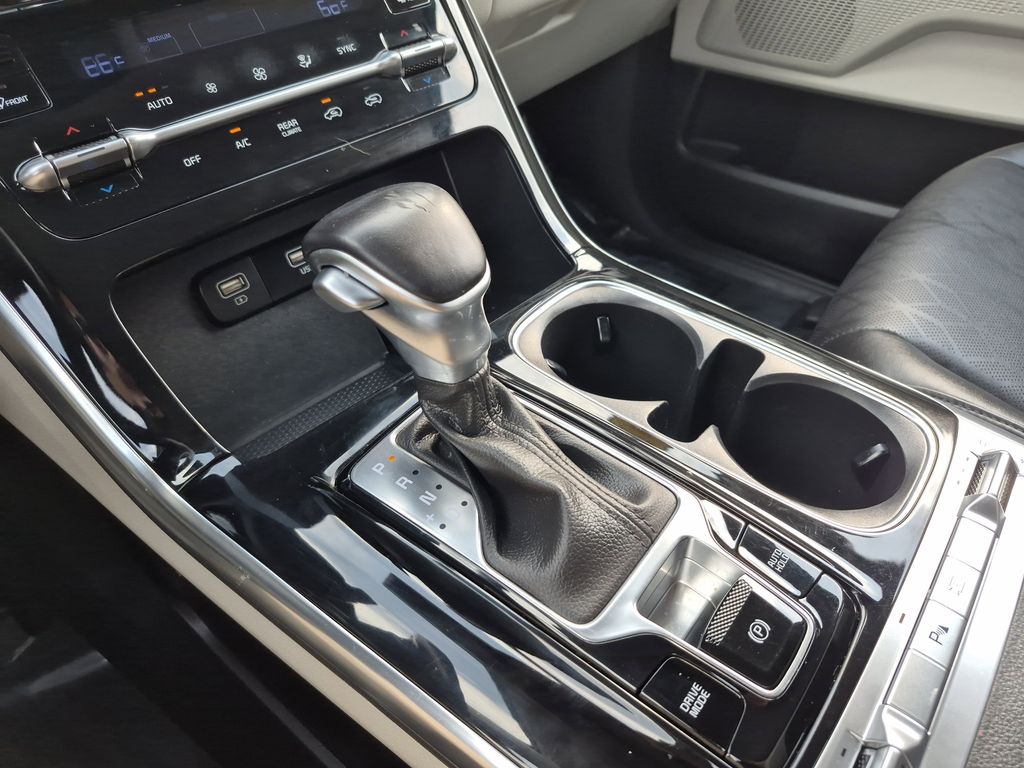 2023 Kia Carnival SX - Photo 25