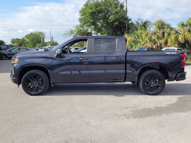 2022 Chevrolet Silverado 1500 Custom photo 2