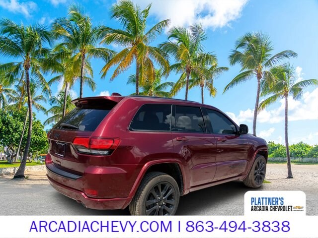 2018 Jeep Grand Cherokee Laredo Altitude photo 3