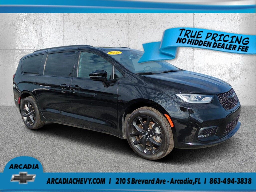 Used 2025 Chrysler Pacifica Limited Limited AWD