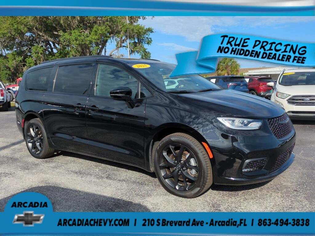 Used 2025 Chrysler Pacifica Limited Limited AWD