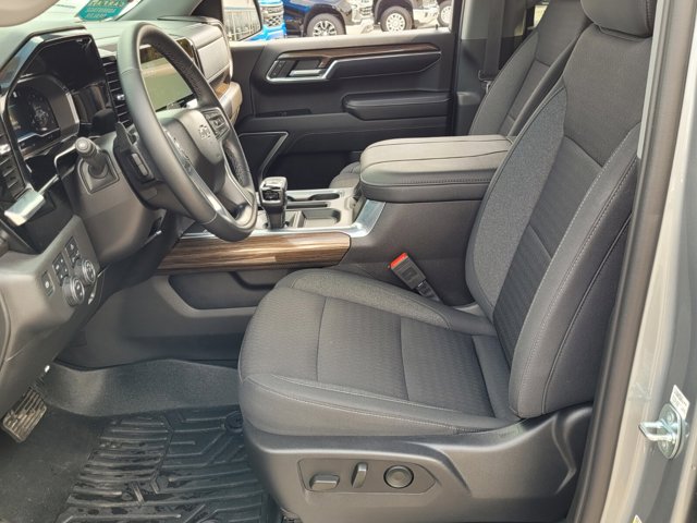 2023 Chevrolet Silverado 1500 LT Trail Boss photo 3