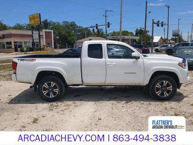 2017 Toyota Tacoma SR5 V6 photo 3
