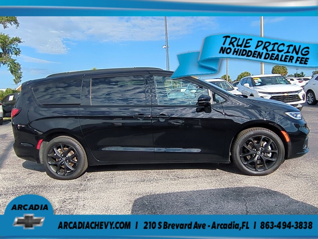 Used 2025 Chrysler Pacifica Limited Limited AWD