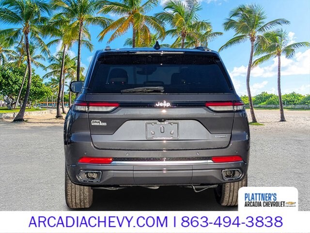 2023 Jeep Grand Cherokee Summit photo 4