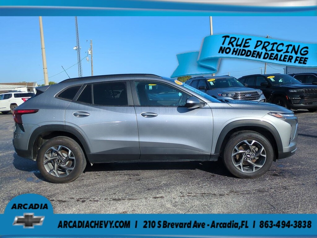 Used 2025 Chevrolet Trax LT FWD LT