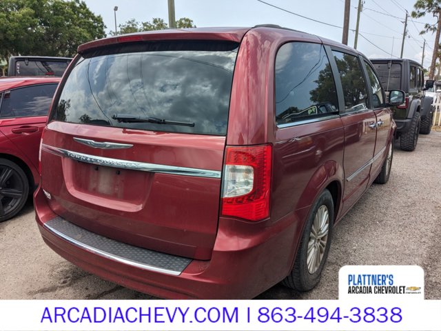 2012 Chrysler Town & Country photo 2