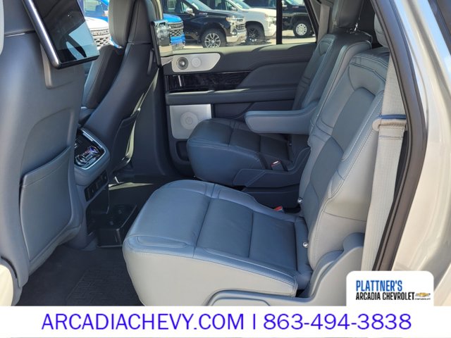 2021 Lincoln Navigator L Reserve photo 4