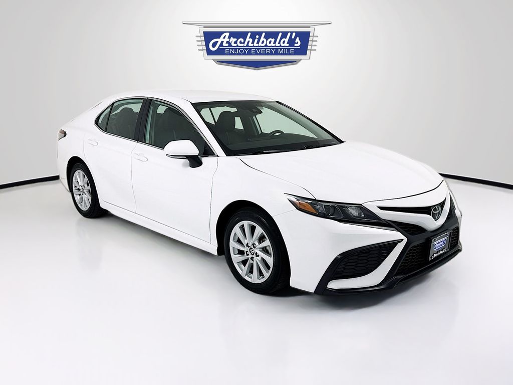2024 Toyota Camry SE Nightshade's photo