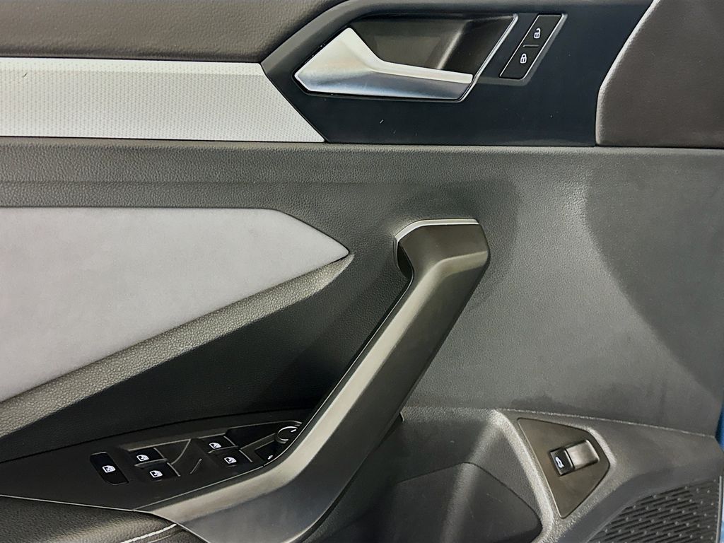 2025 Volkswagen Jetta SE - Photo 18