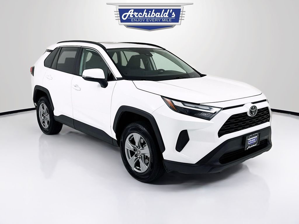 2024 Toyota RAV4 XLE AWD's photo