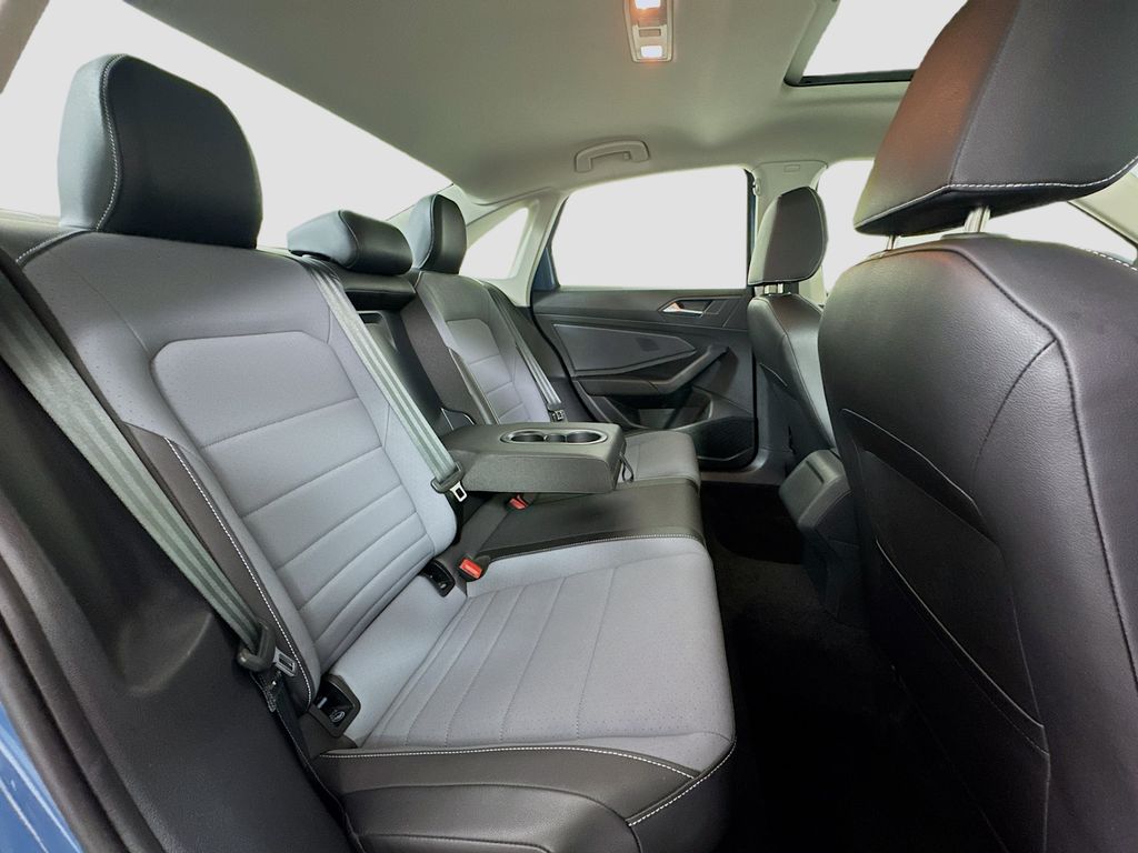 2025 Volkswagen Jetta SE - Photo 25