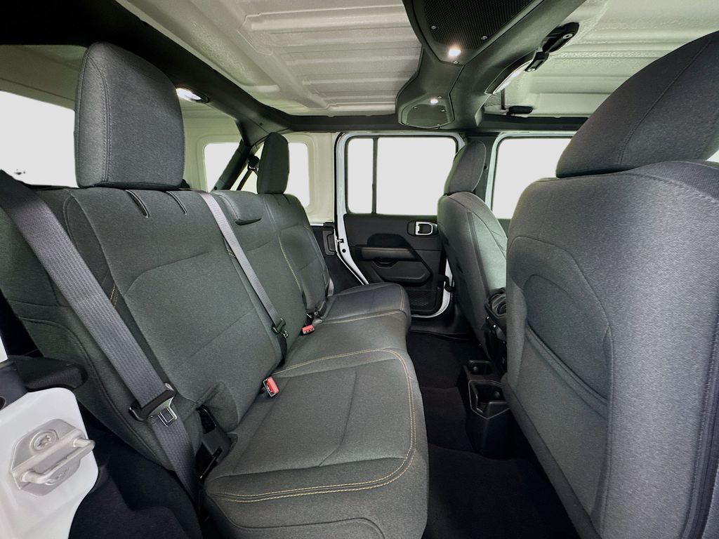 2025 Jeep Wrangler 4-Door Sahara - Photo 24