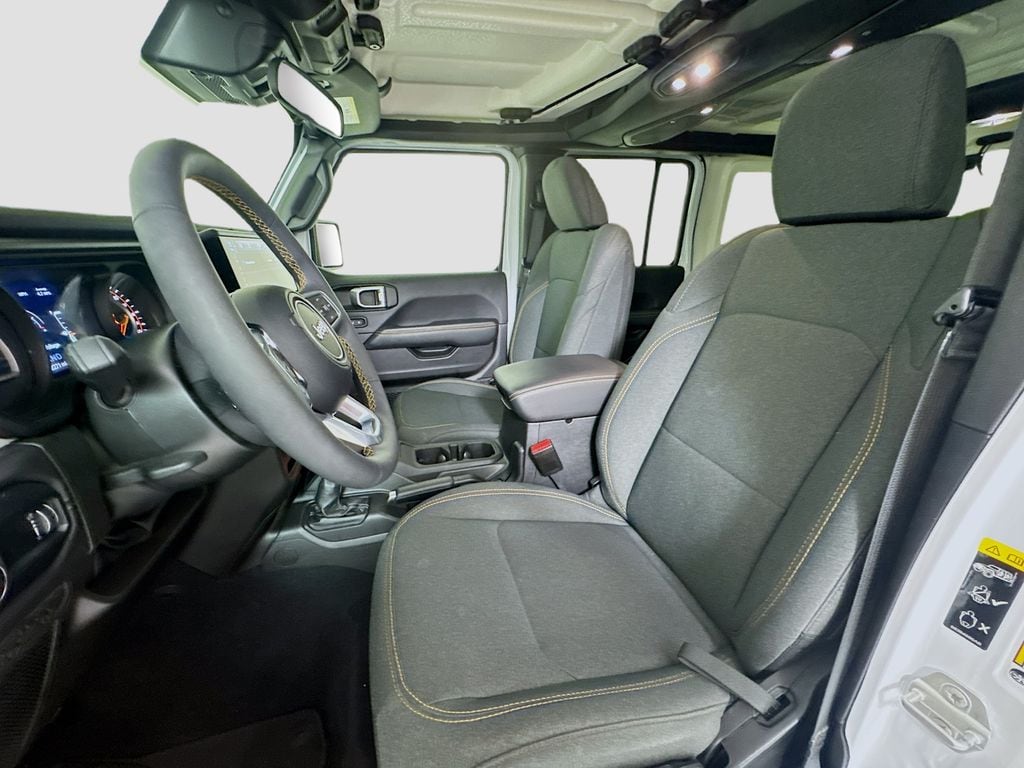 2025 Jeep Wrangler 4-Door Sahara - Photo 11