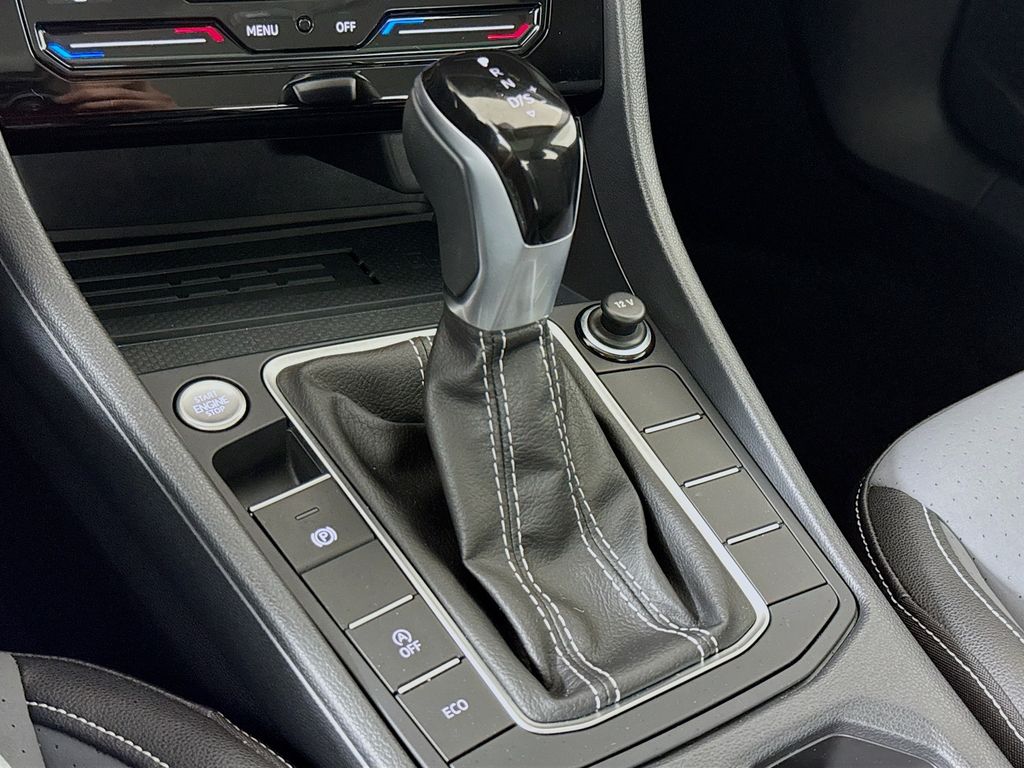 2025 Volkswagen Jetta SE - Photo 17